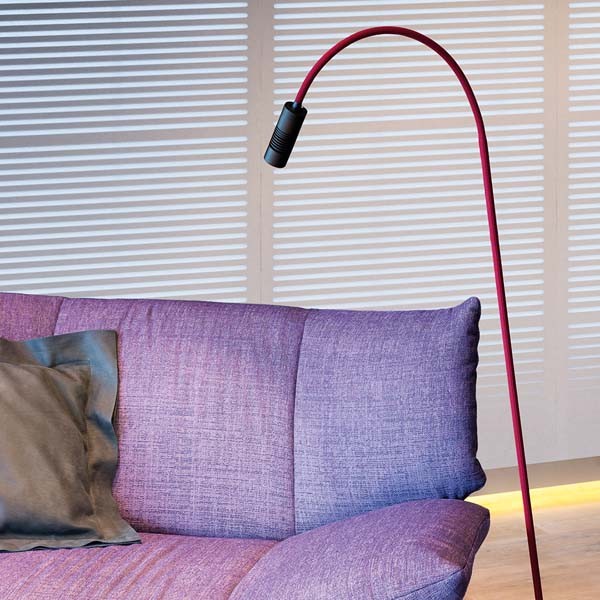 OLIGO Lampadaire A LITTLE BIT, tube rouge matt, pied noir mat